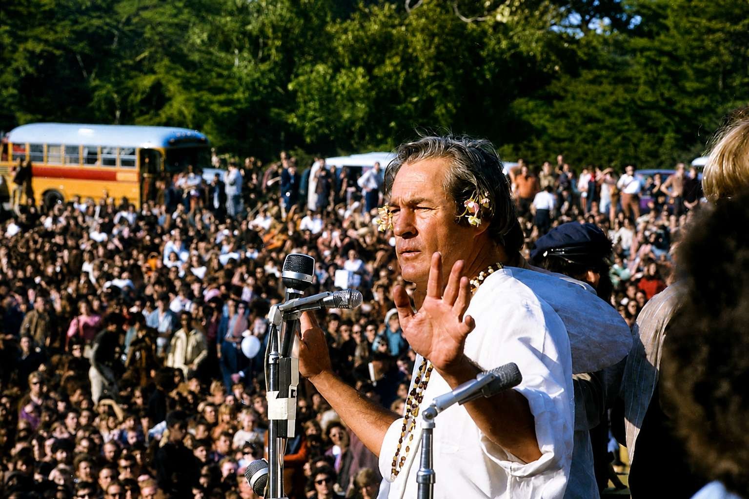 Ти́моти Фрэ́нсис Ли́ри (22.10.1920-31.05.1996).